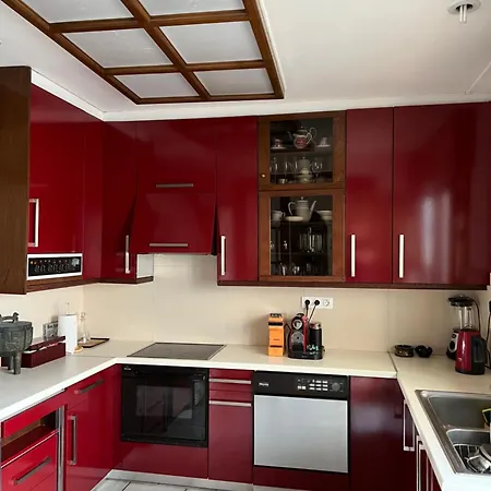 House Апартаменти *